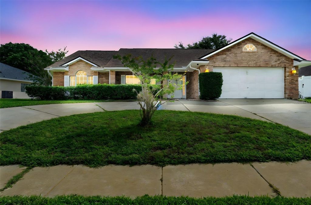 Photo of 40 Hollow Pine Drive, Debary, FL 32713 (MLS # O6316655)