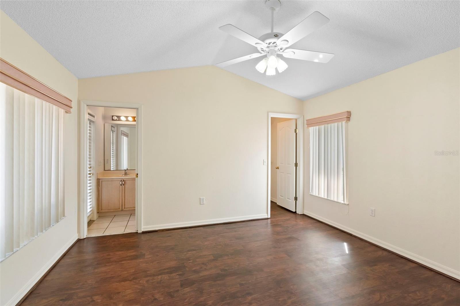 40 HOLLOW PINE DRIVE