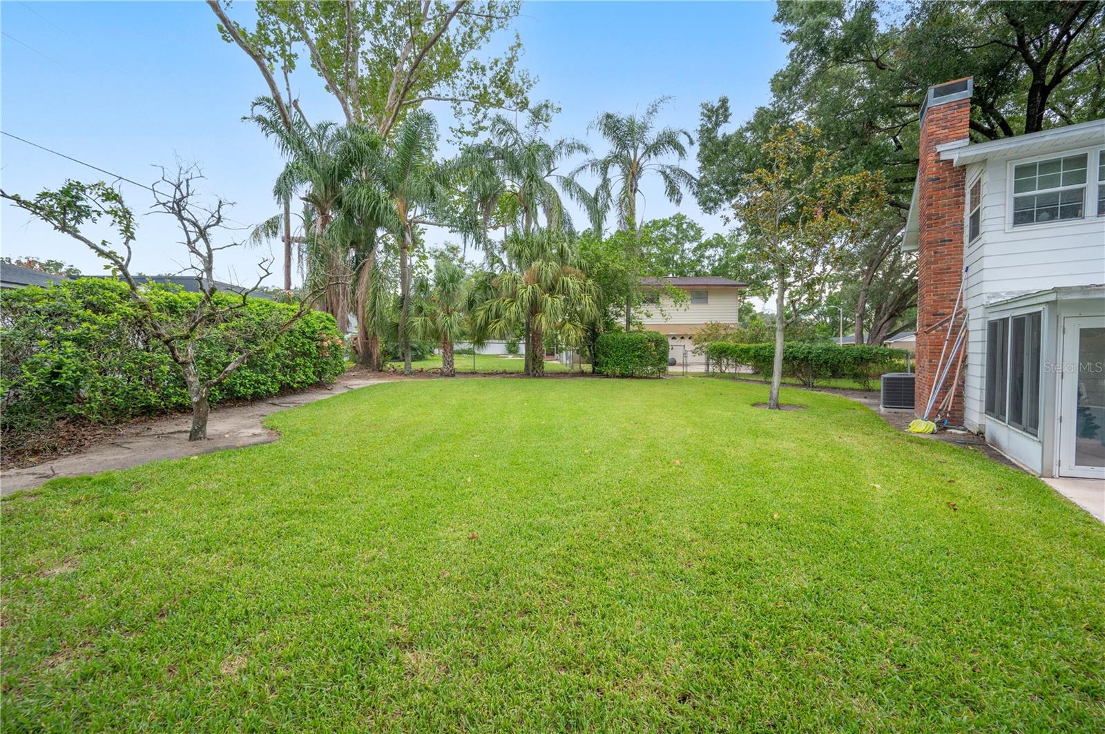 923 WOODMONT LANE