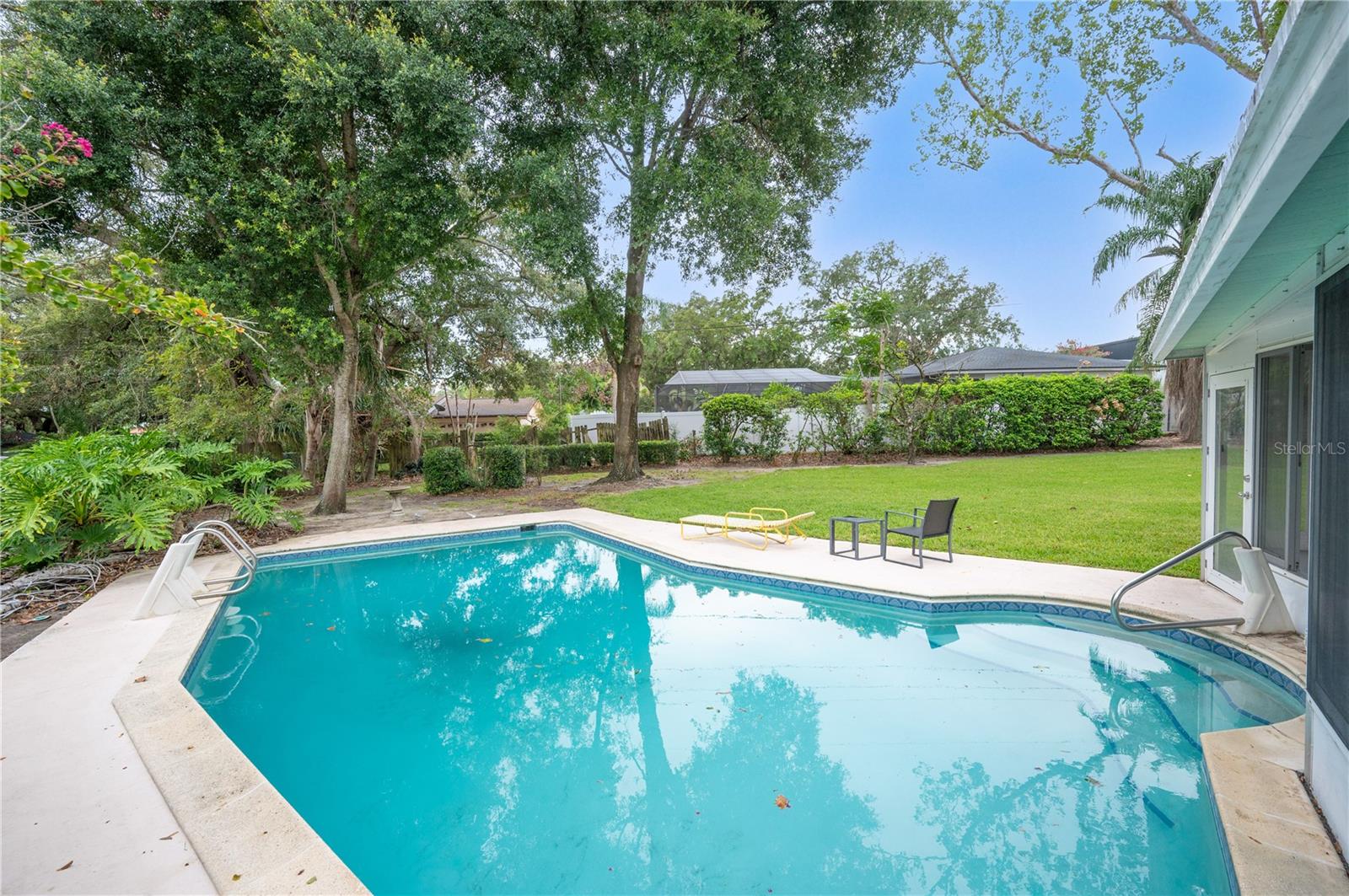 923 WOODMONT LANE