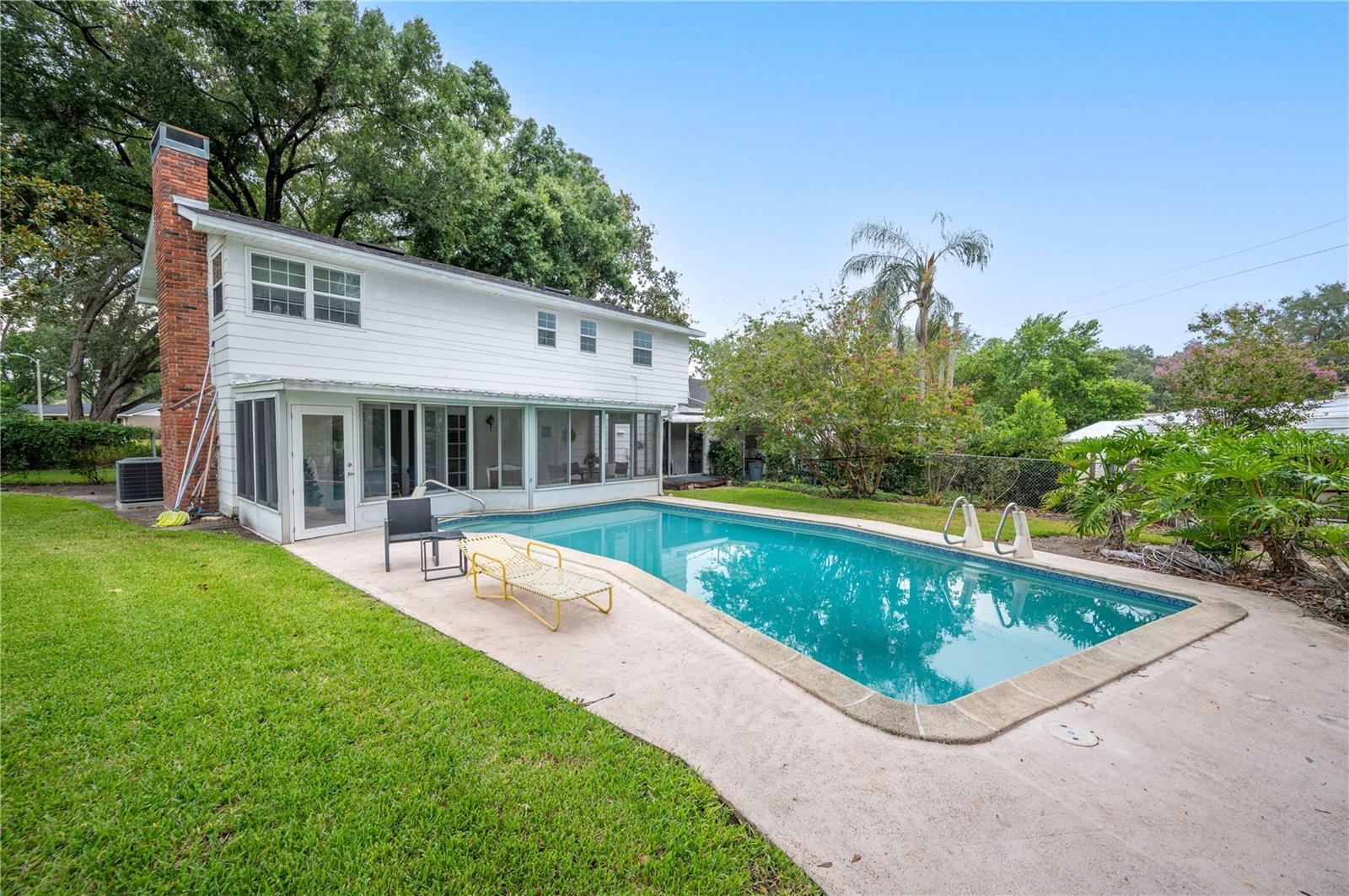 923 WOODMONT LANE