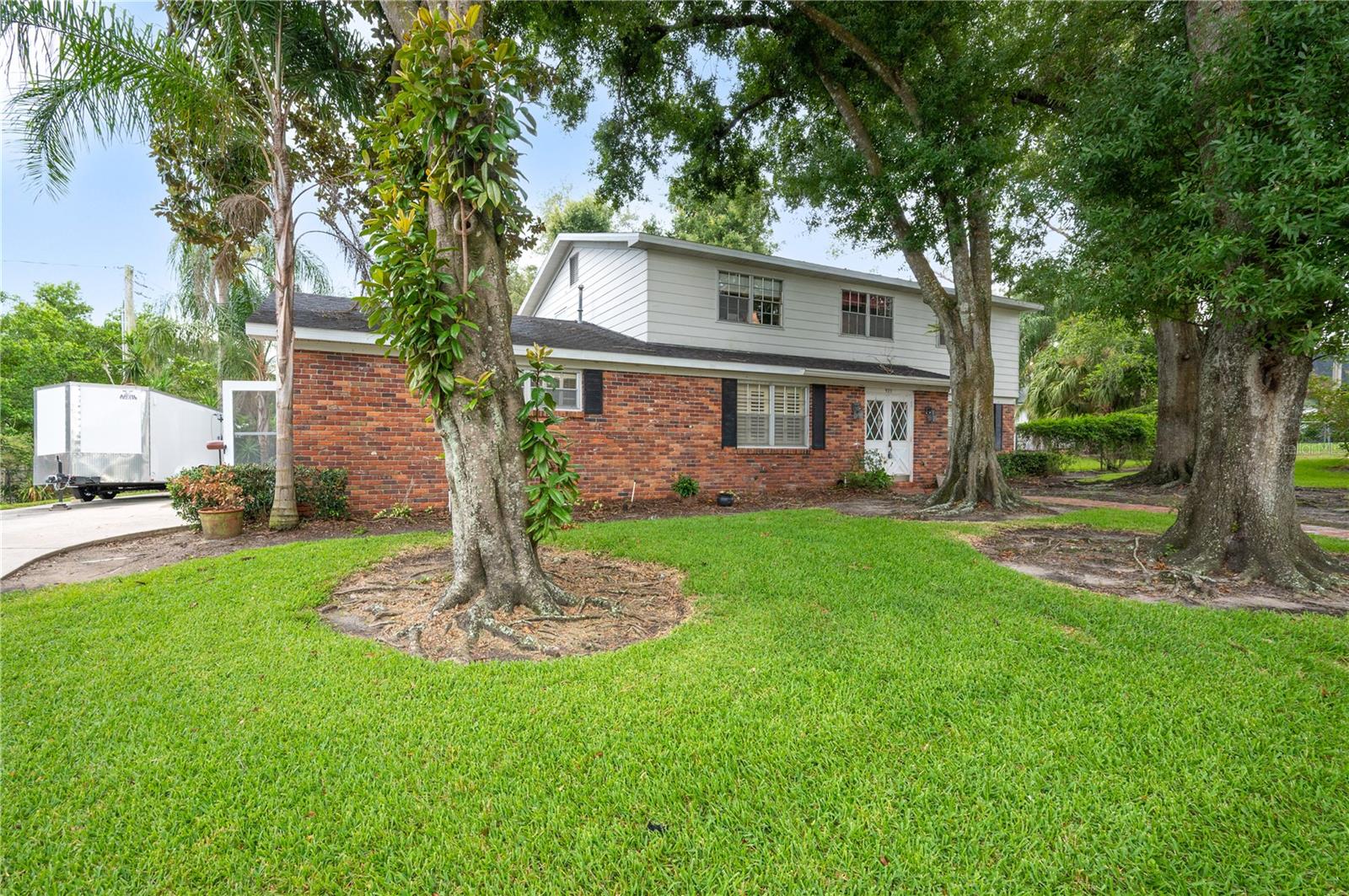 923 WOODMONT LANE