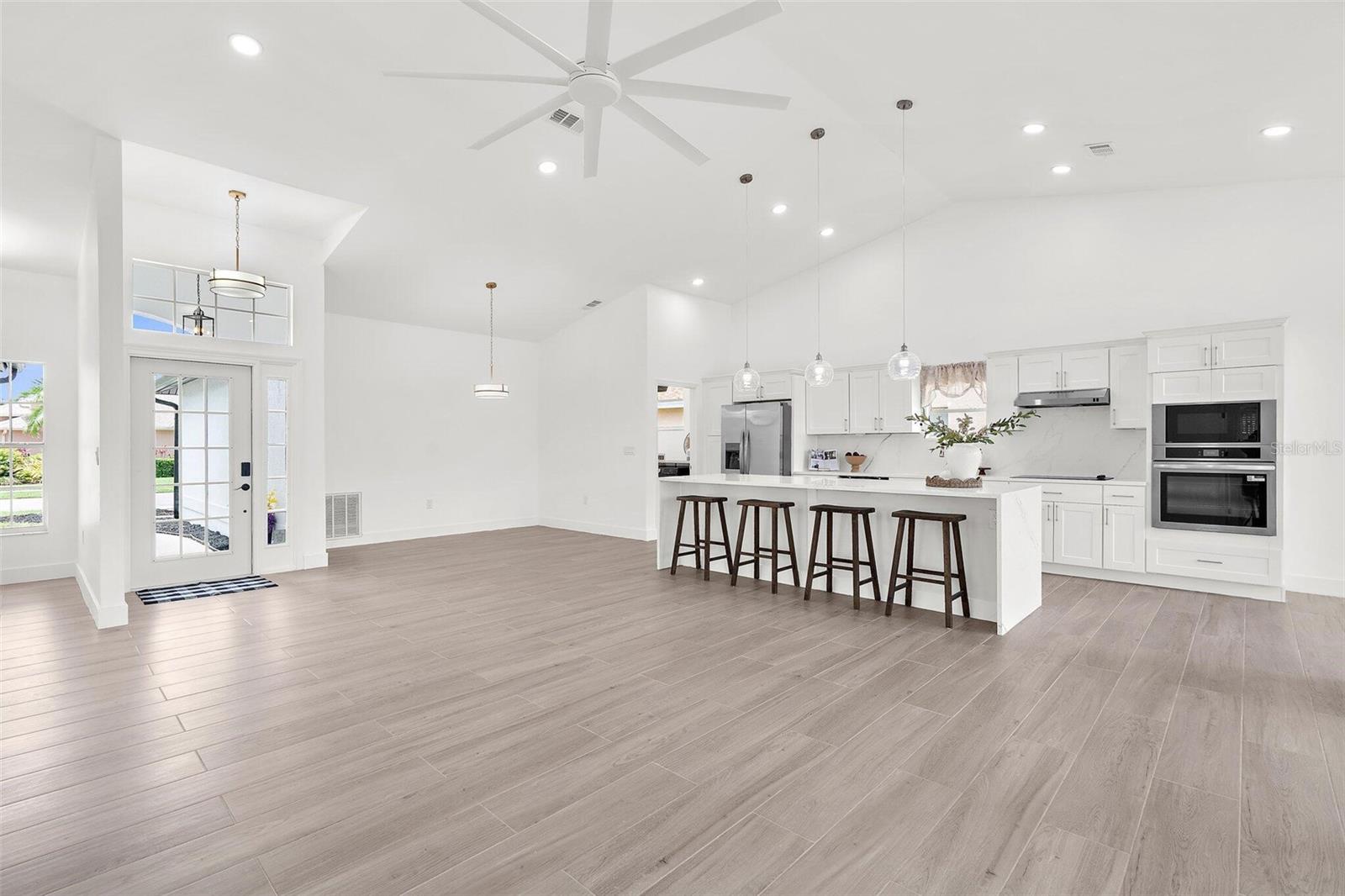 9555 KNIGHTSBRIDGE CIRCLE