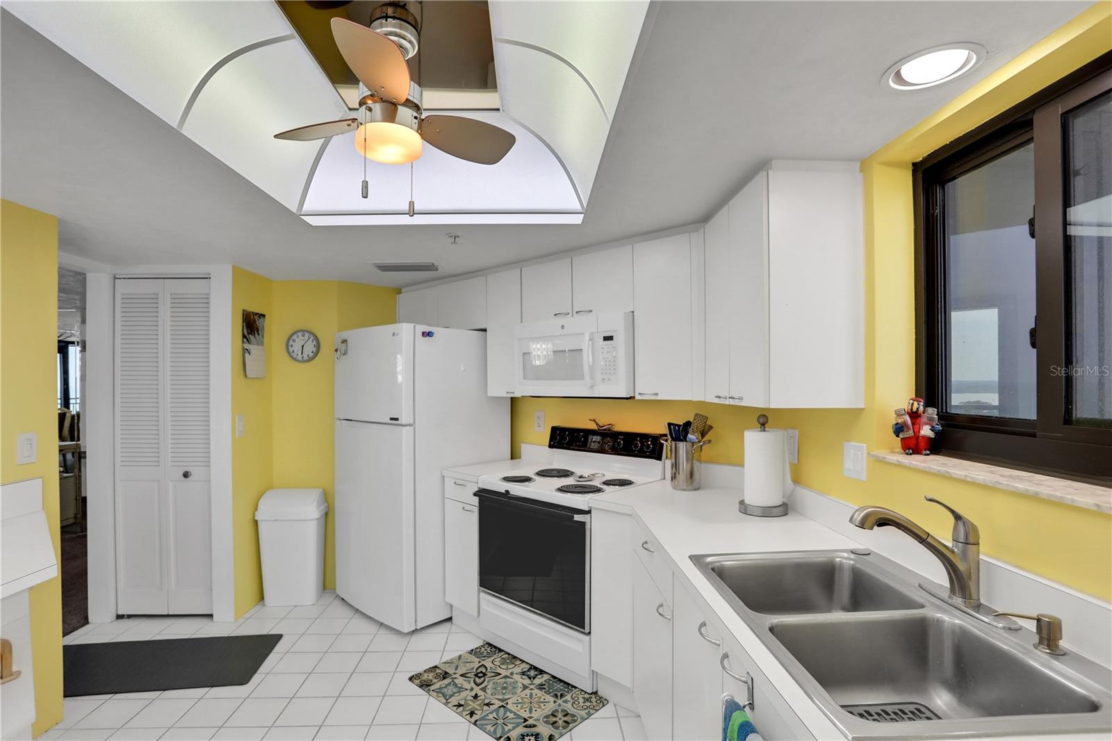 SHERWIN CONDO - Residential