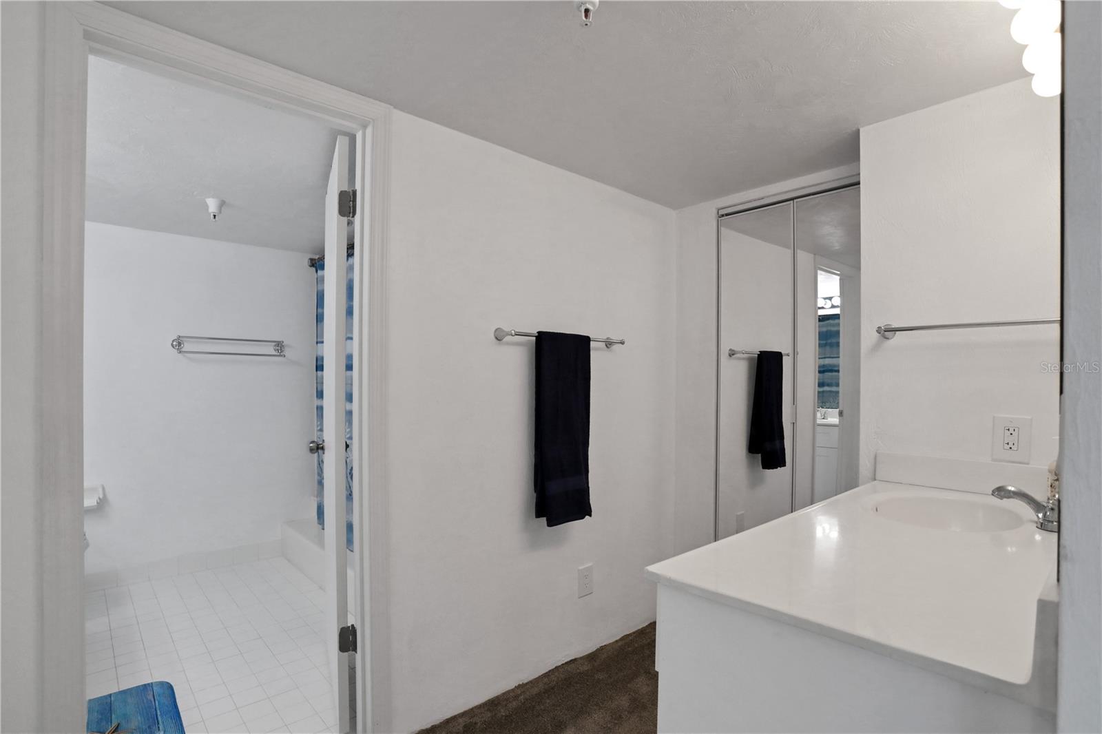 SHERWIN CONDO - Residential