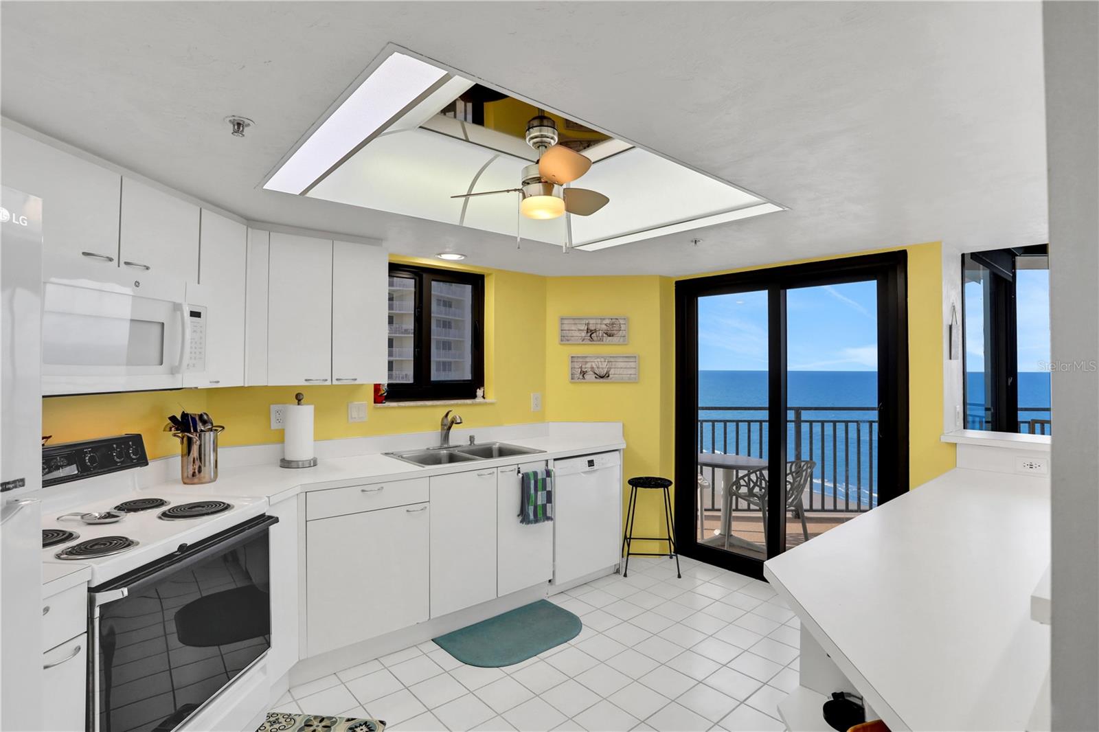 SHERWIN CONDO - Residential