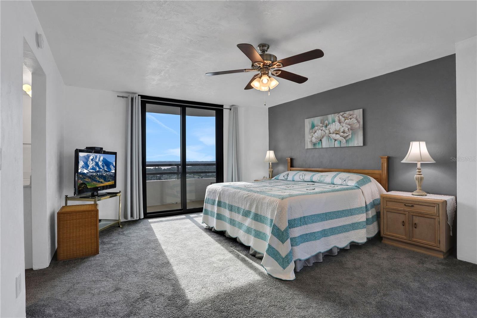 SHERWIN CONDO - Residential