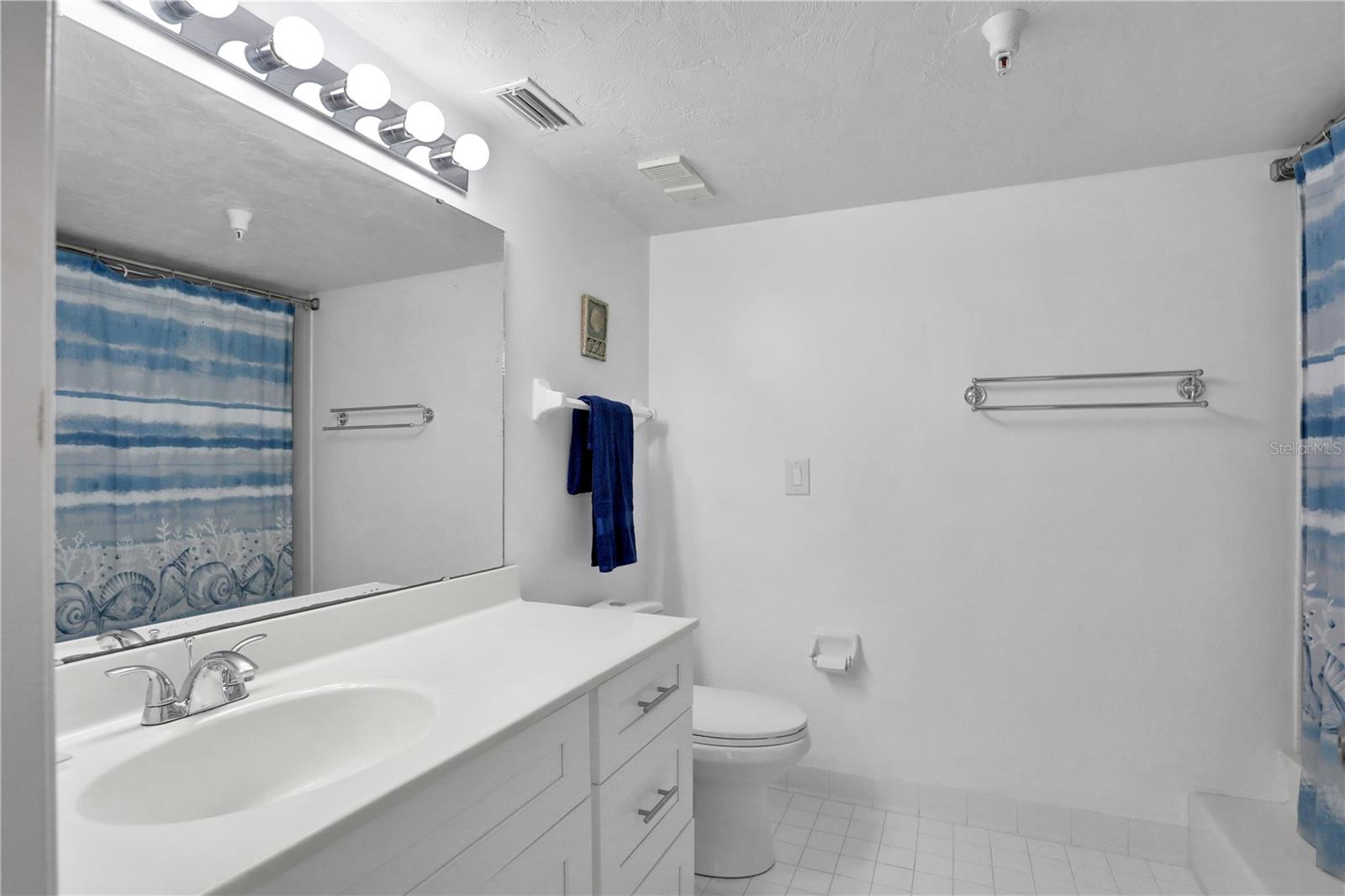 SHERWIN CONDO - Residential