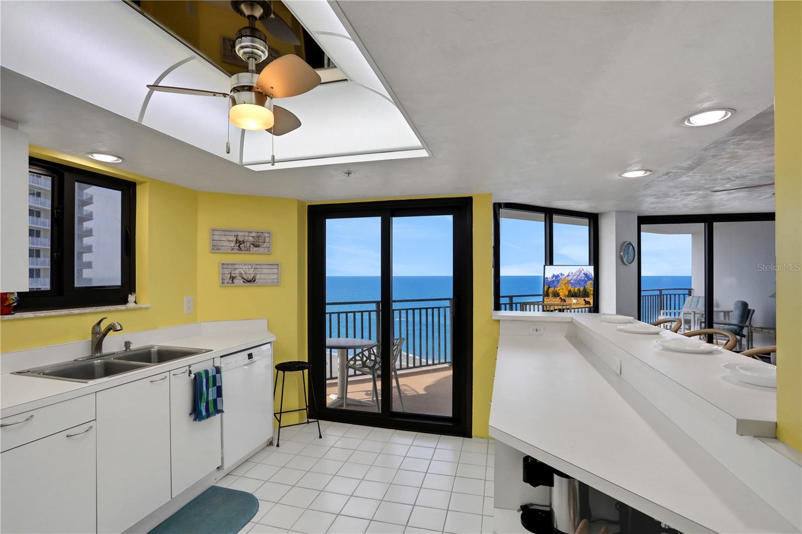 SHERWIN CONDO - Residential