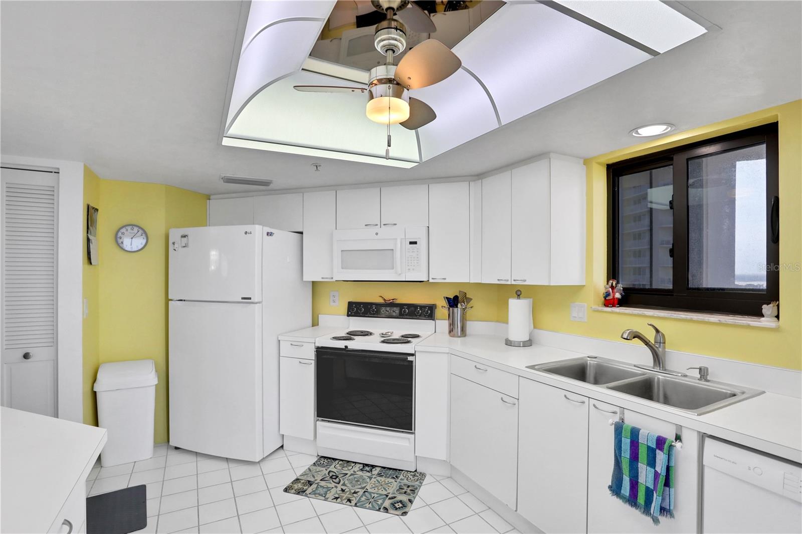 SHERWIN CONDO - Residential