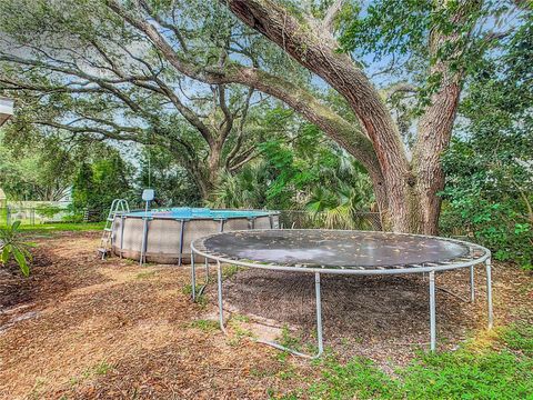 A home in LAKELAND