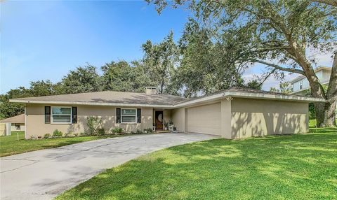 A home in LAKELAND