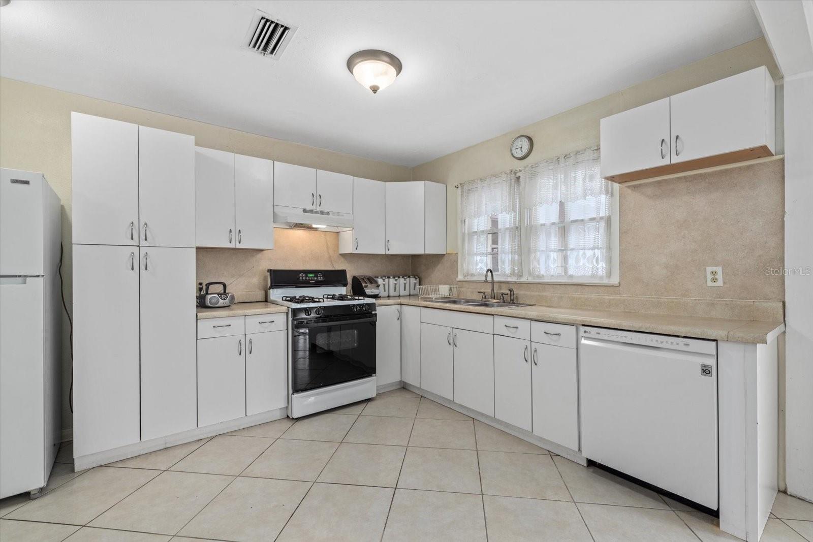 SARASOTA BAY PARK - Residential