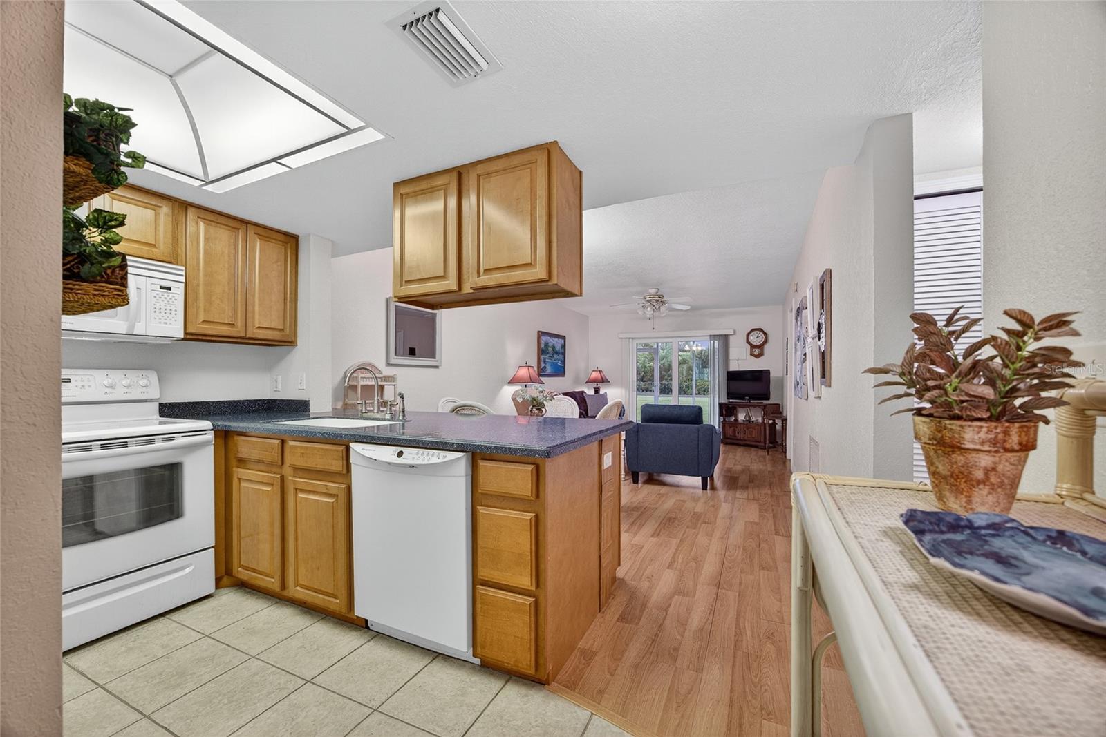 LAKES EDGE PH 04 - Residential