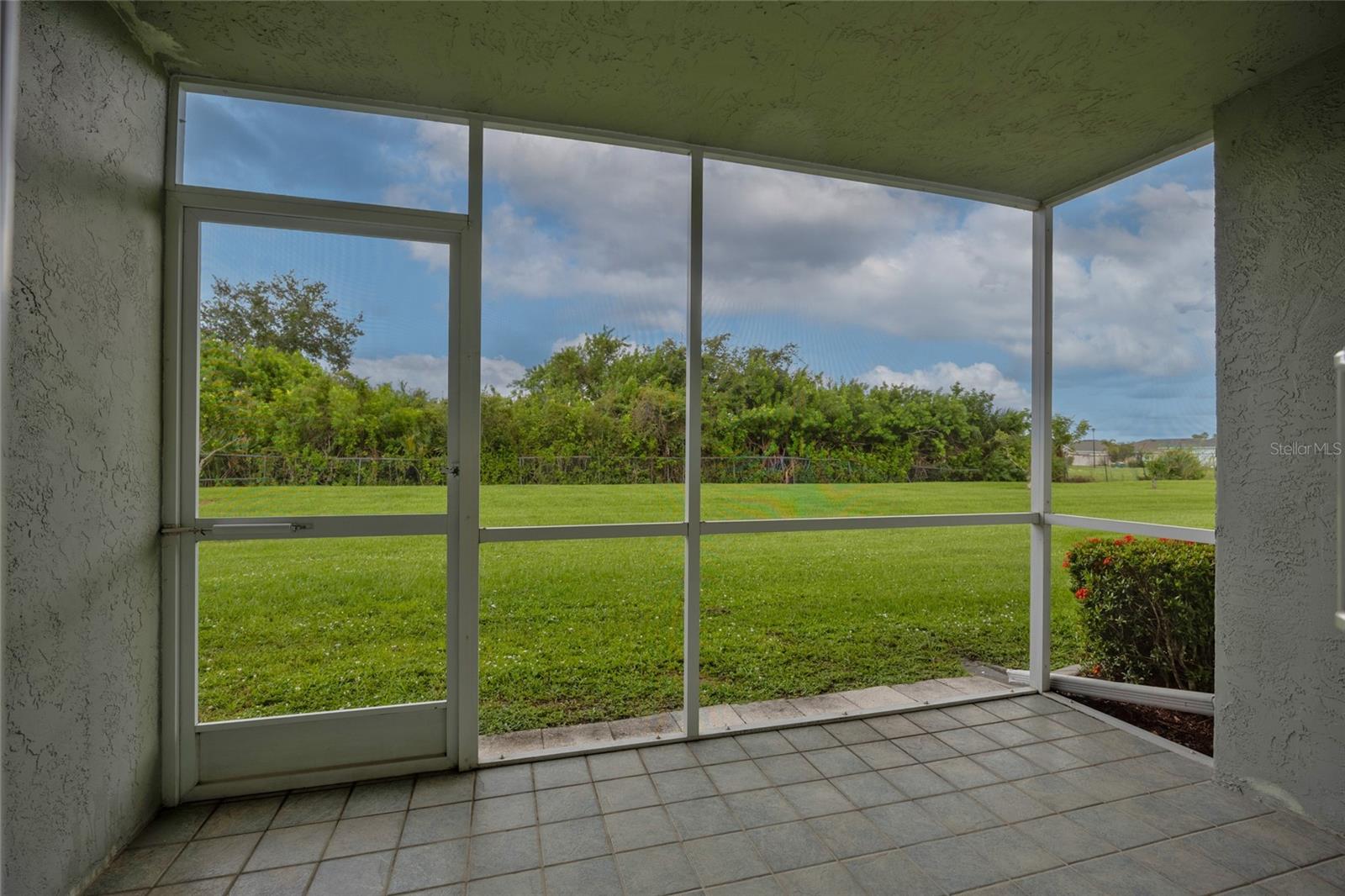 LAKES EDGE PH 04 - Residential