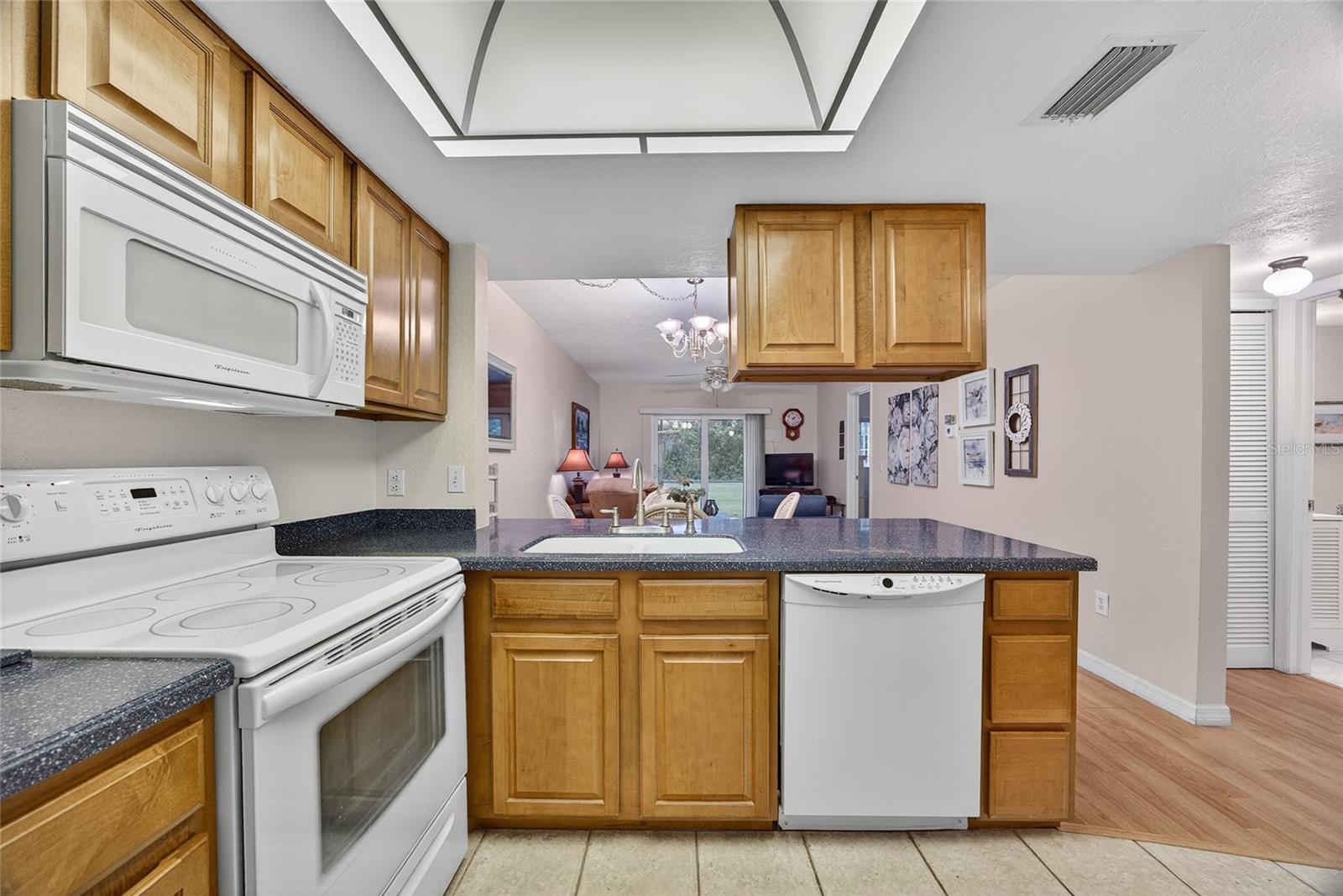 LAKES EDGE PH 04 - Residential