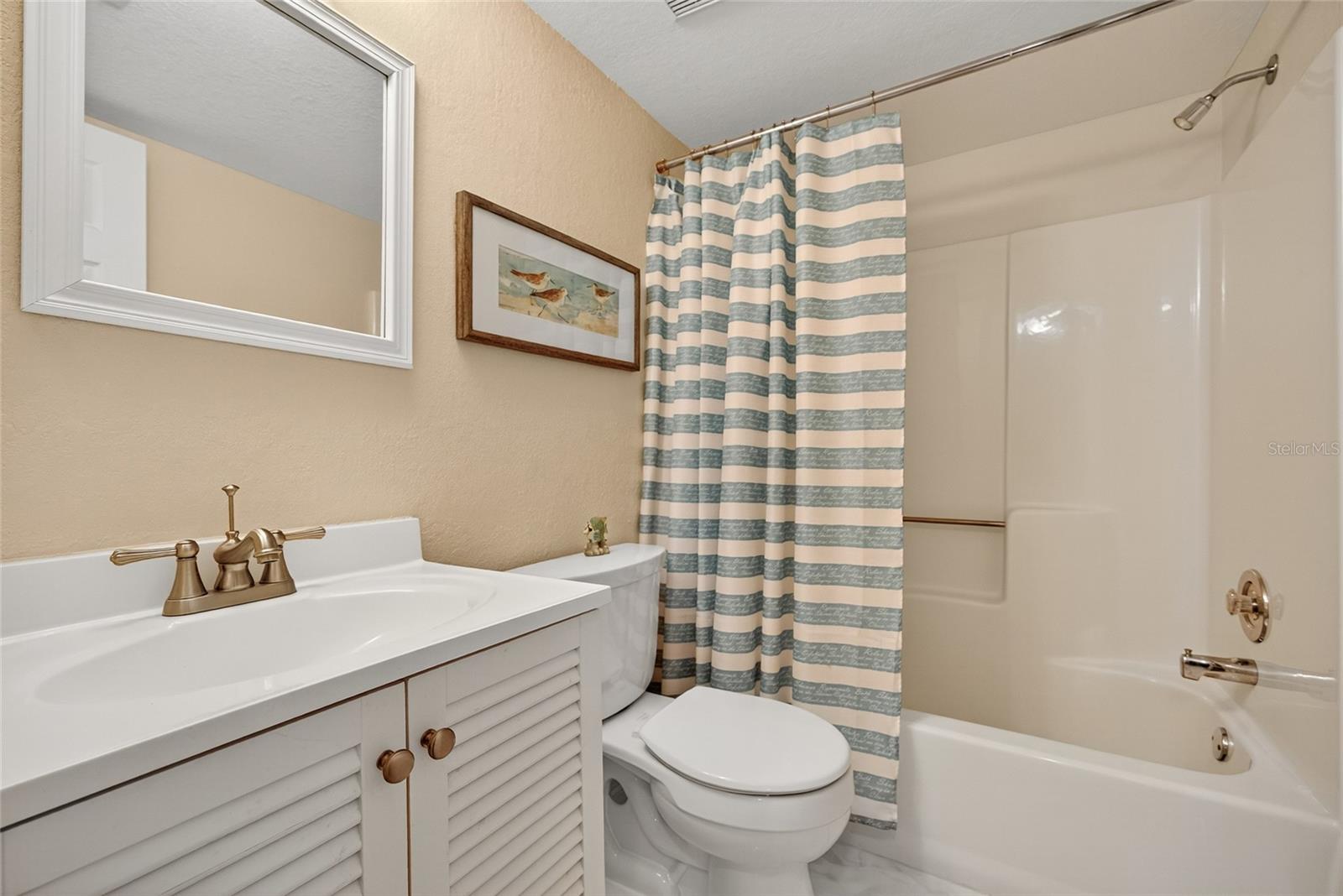 LAKES EDGE PH 04 - Residential