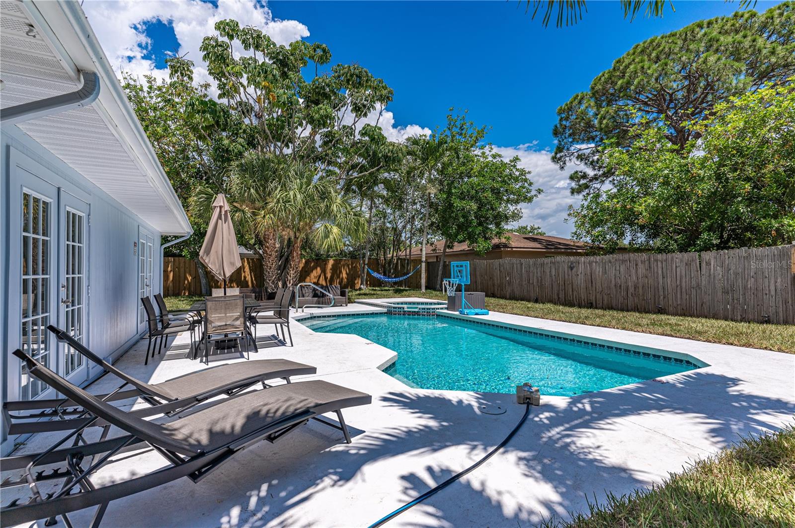 HENSONVILLE - Residential