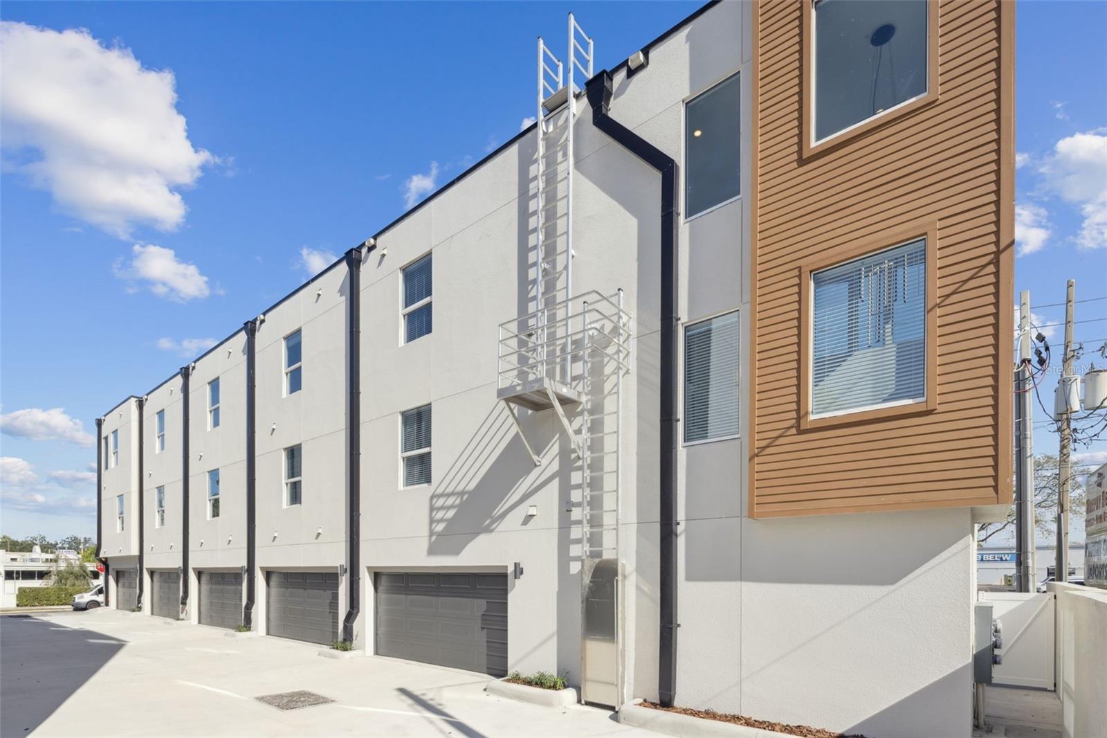 CONCORD COMMONS - Residential Lease