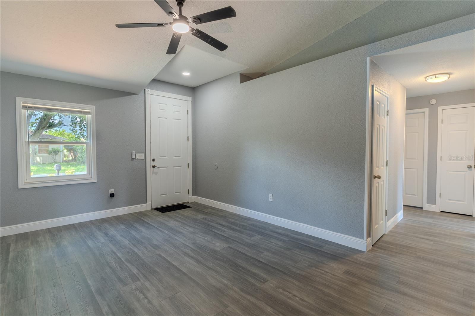 411 RED HAWK LOOP
