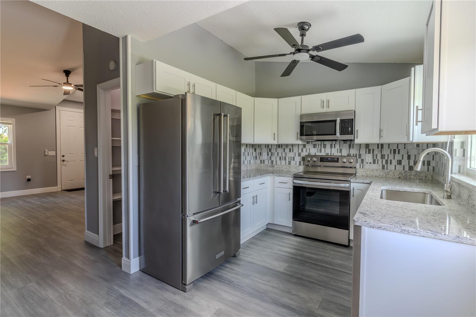 411 RED HAWK LOOP