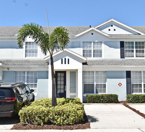 Photo of 7661 Fitzclarence Street, Kissimmee, FL 34747 (MLS # O6294050)