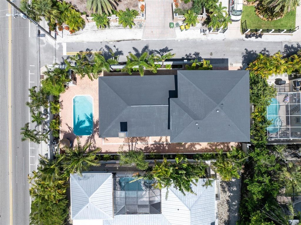 Photo of 324 Siesta Drive, Sarasota, FL 34242 (MLS # A4692790)