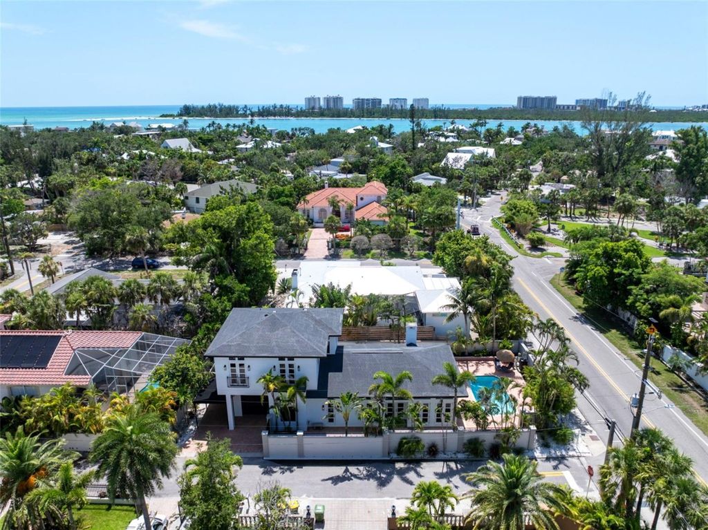 Photo of 324 Siesta Drive, Sarasota, FL 34242 (MLS # A4692790)