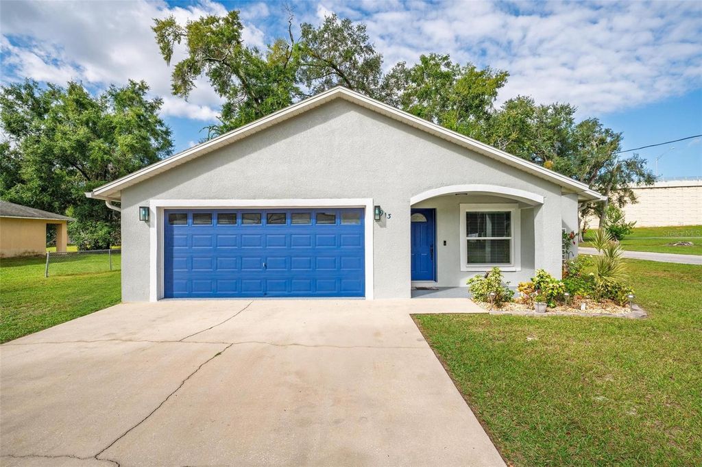 Photo of 913 Powell Street, Wildwood, FL 34785 (MLS # G5103565)