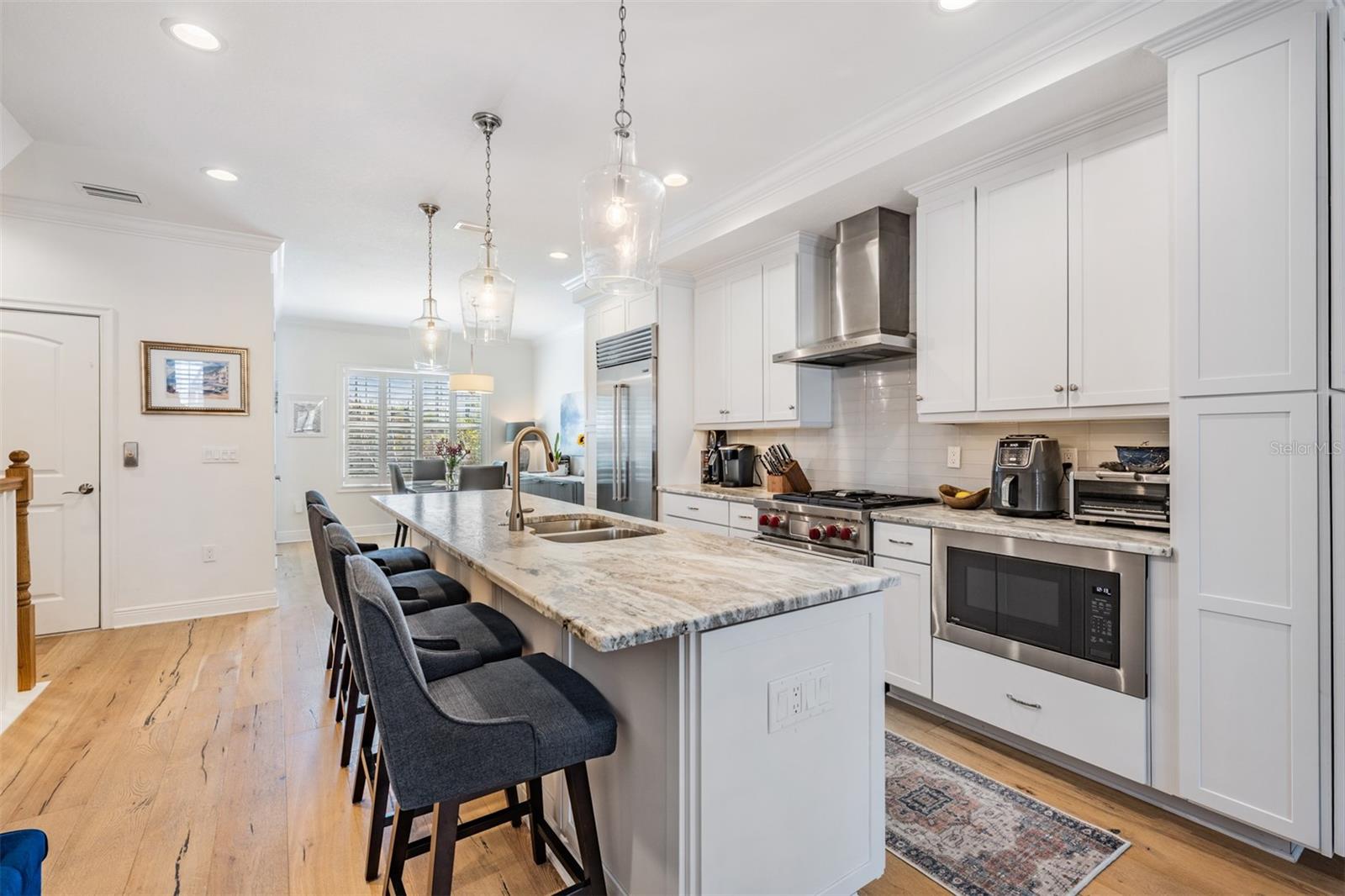 409 REGENT LANE N