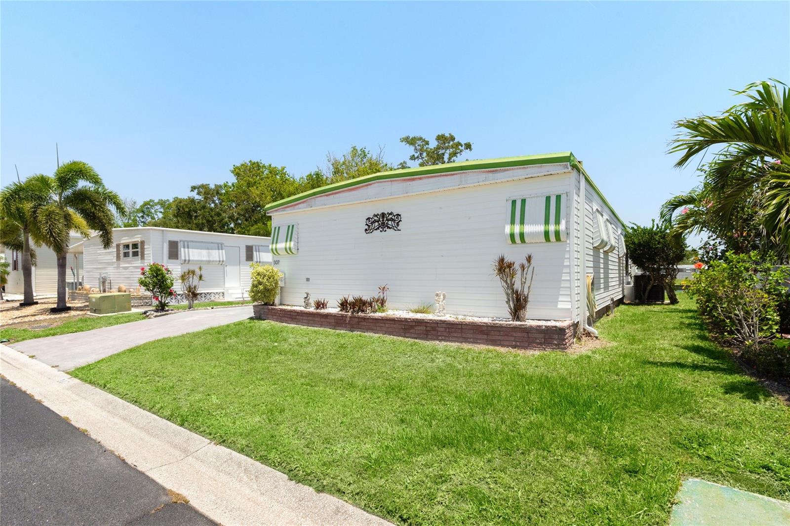 OAKWOOD MANOR - Residential