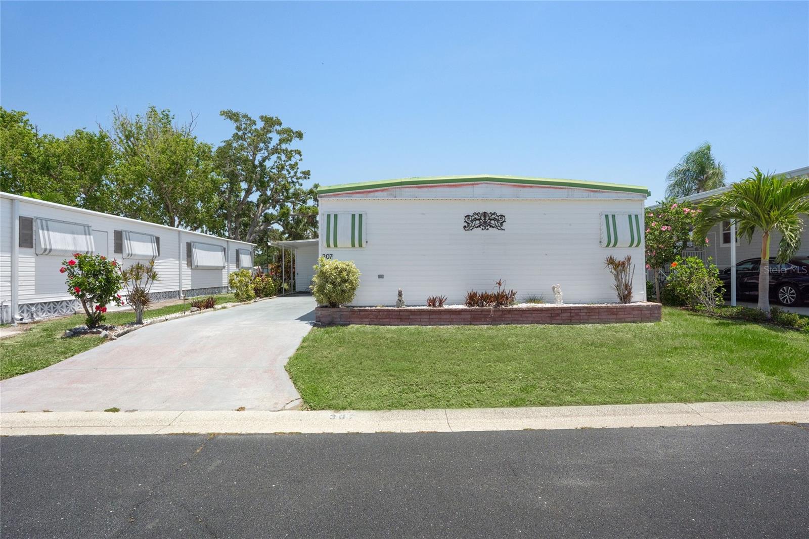 OAKWOOD MANOR - Residential