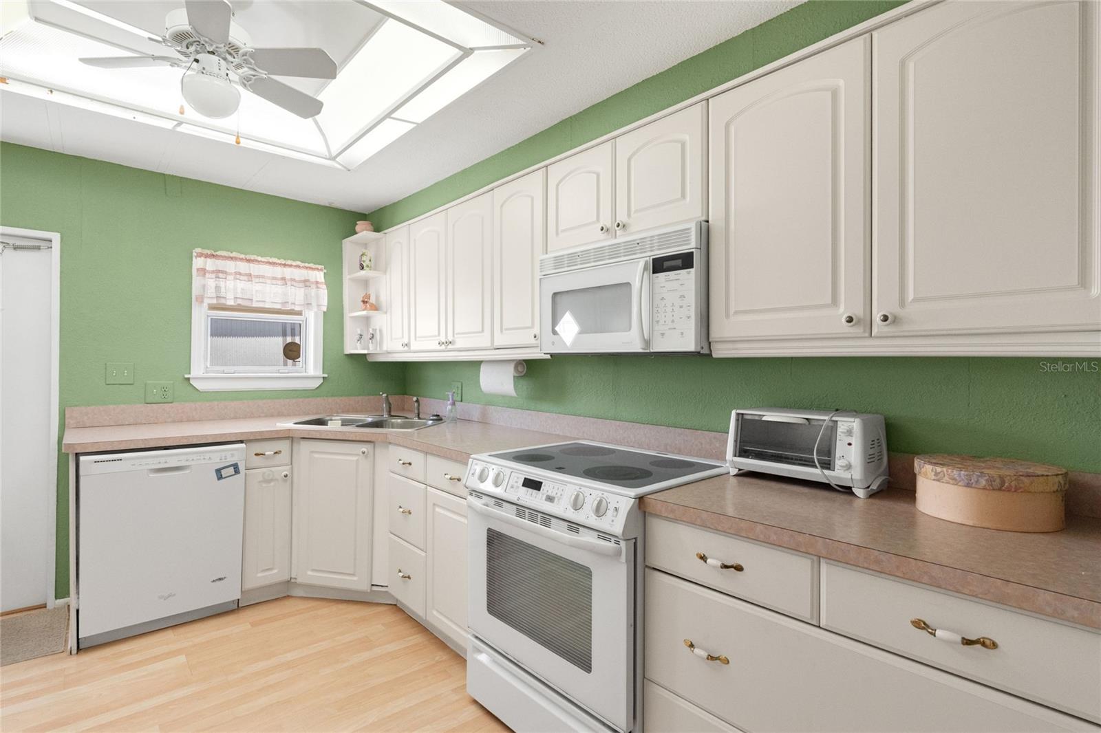 307 WHITE OAK WAY