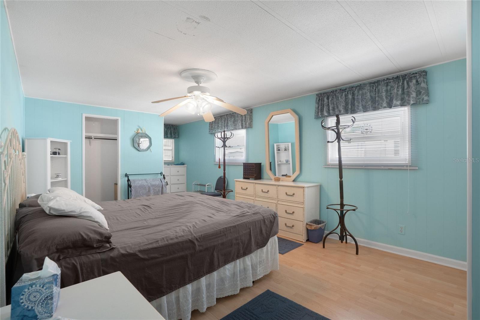 OAKWOOD MANOR - Residential