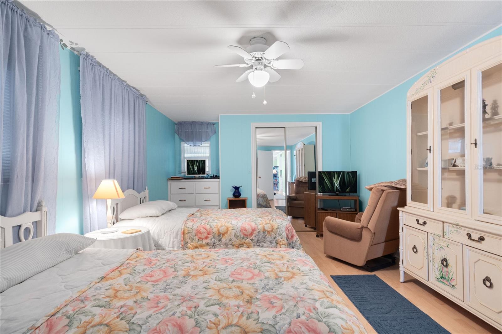 OAKWOOD MANOR - Residential