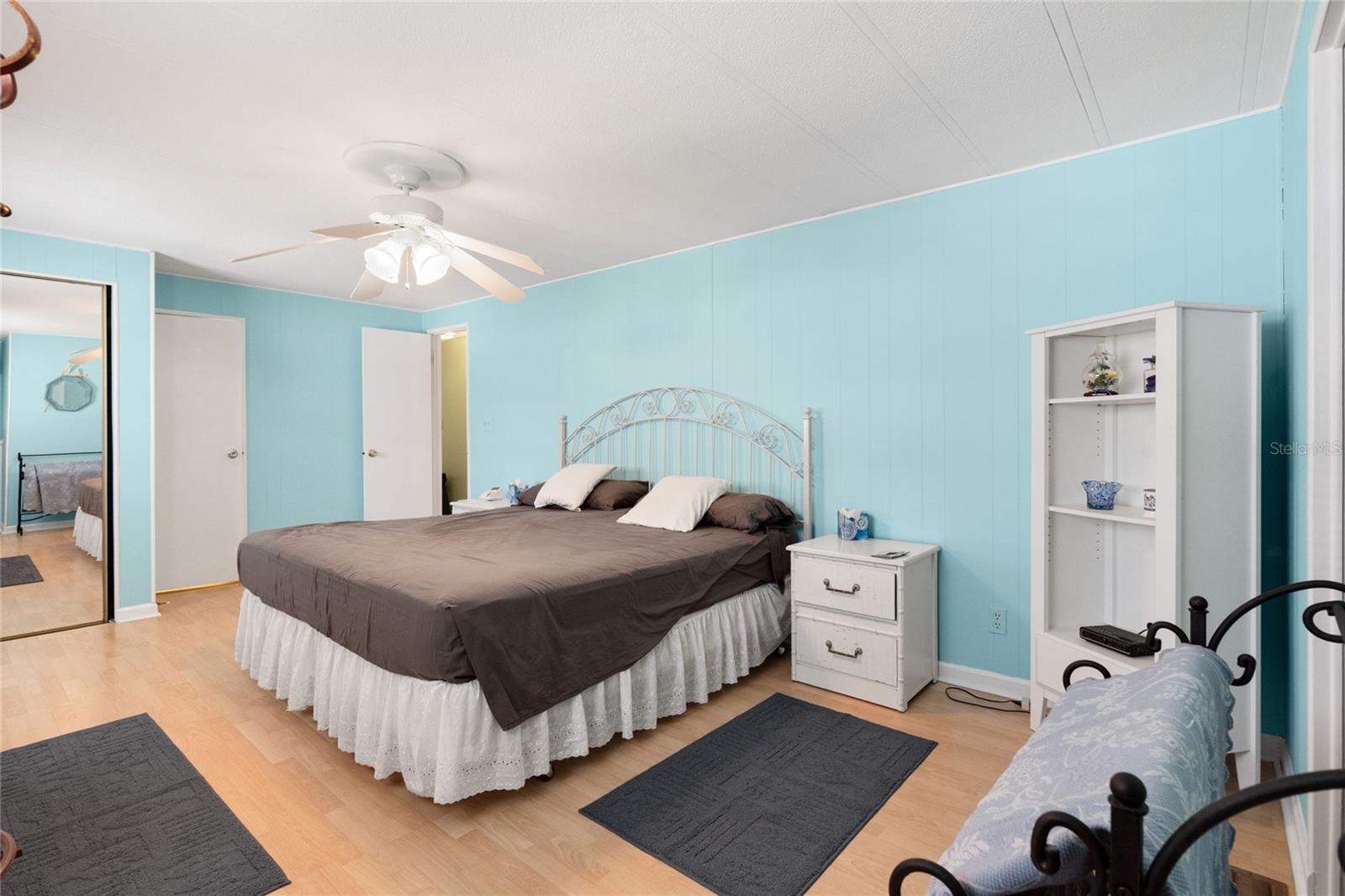 OAKWOOD MANOR - Residential