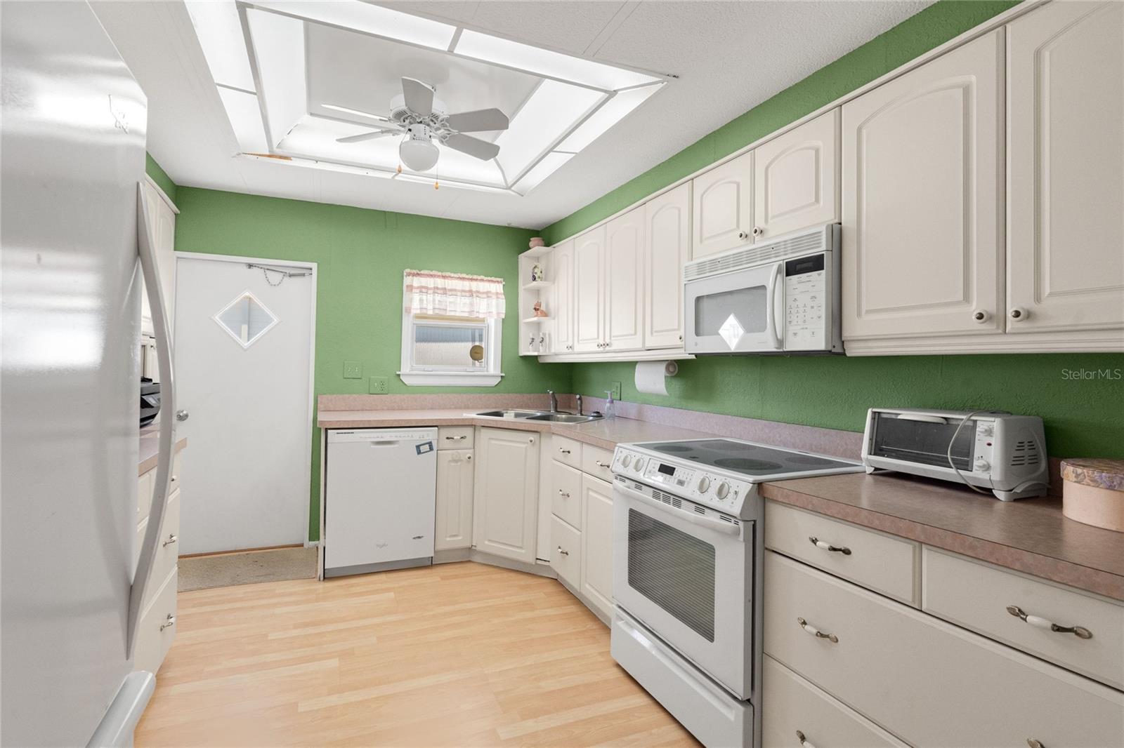 OAKWOOD MANOR - Residential