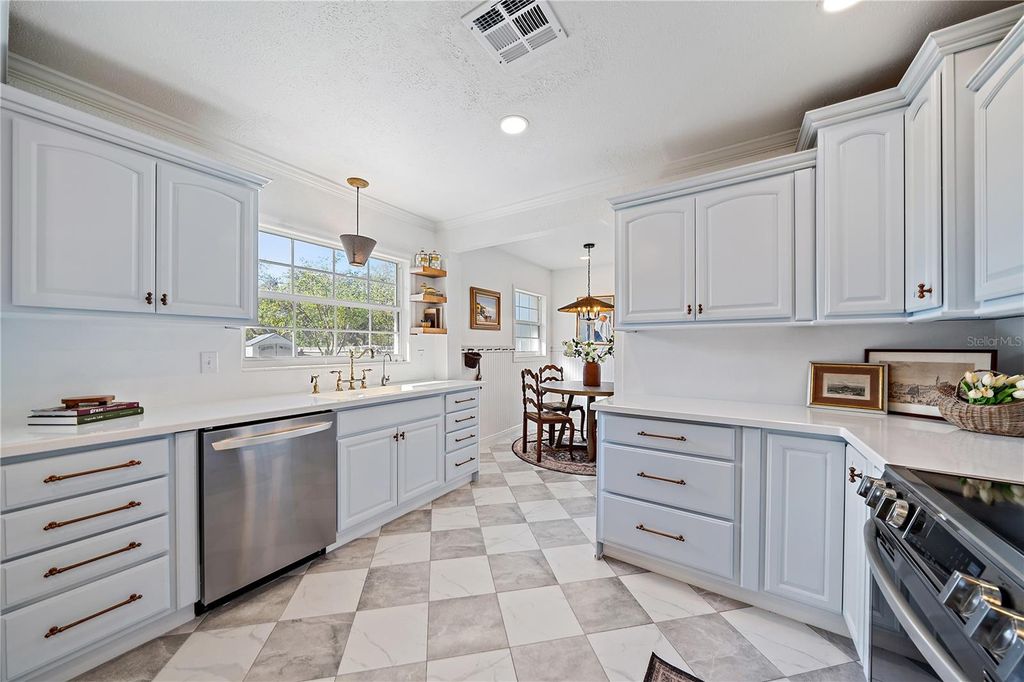 Photo of 7746 Westmoreland Drive, Sarasota, FL 34243 (MLS # A4688339)