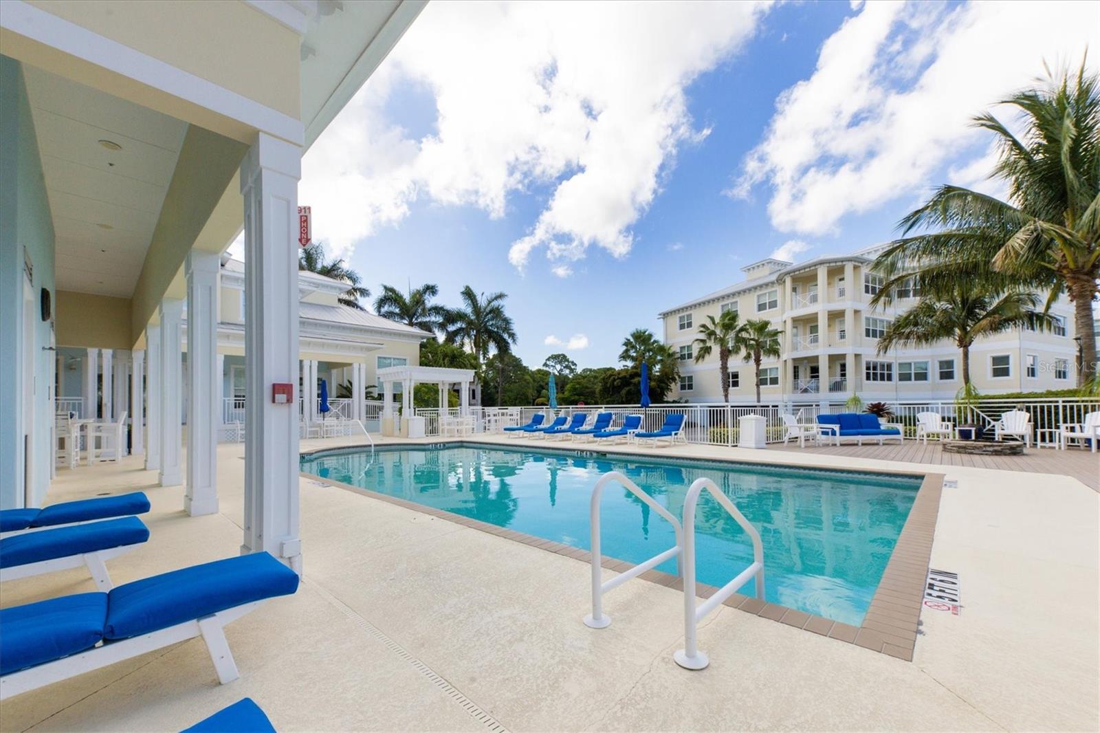 PALMA SOLA BAY CLUB PH 17B - Residential