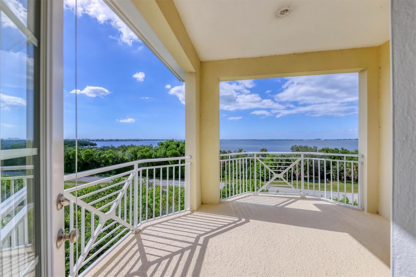 PALMA SOLA BAY CLUB PH 17B - Residential
