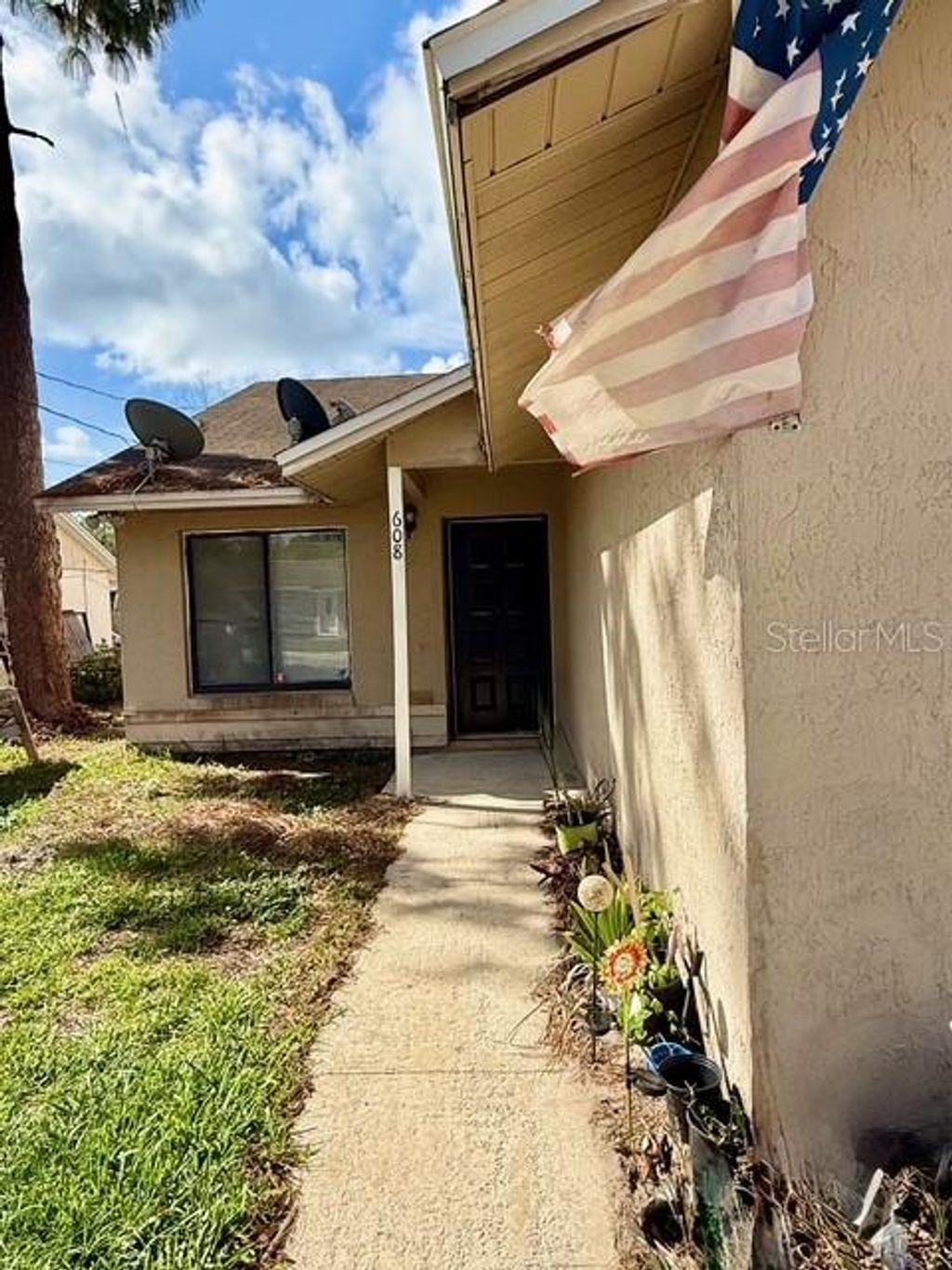 Photo of 608 E Warren Avenue, Longwood, FL 32750 (MLS # O6396270)