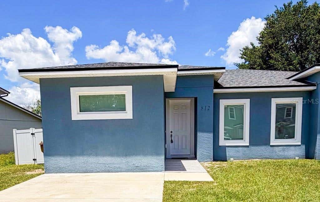 Photo of 812 Glastonbury Drive, Kissimmee, FL 34758 (MLS # O6416278)