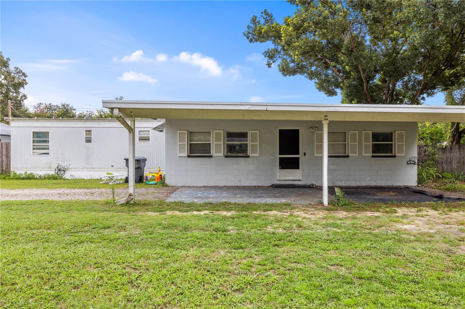 1733 OAKLAND ROAD W