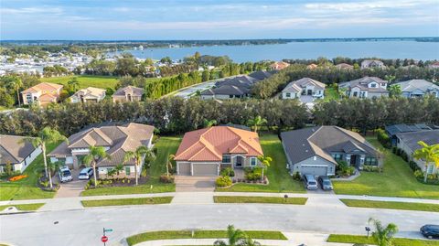 A home in AUBURNDALE