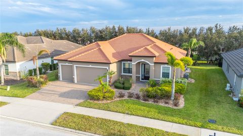 A home in AUBURNDALE