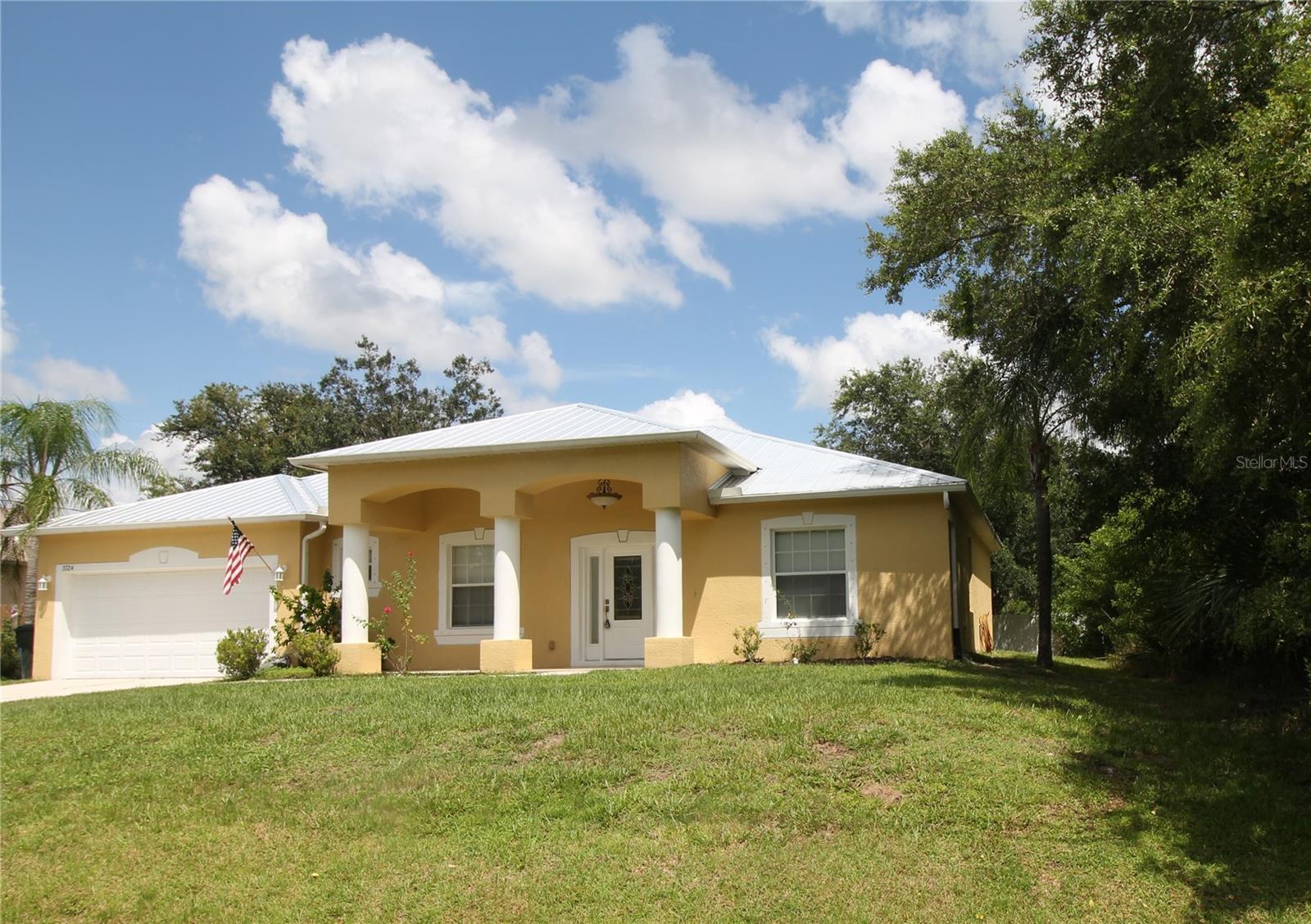 What a great house. Granite counter tops, wood cabinets, formal dining room, office, or den. Huge living room, nice covered lanai, private sitting area for your backyard. Fast access to I-75, close to shopping, and so much more.