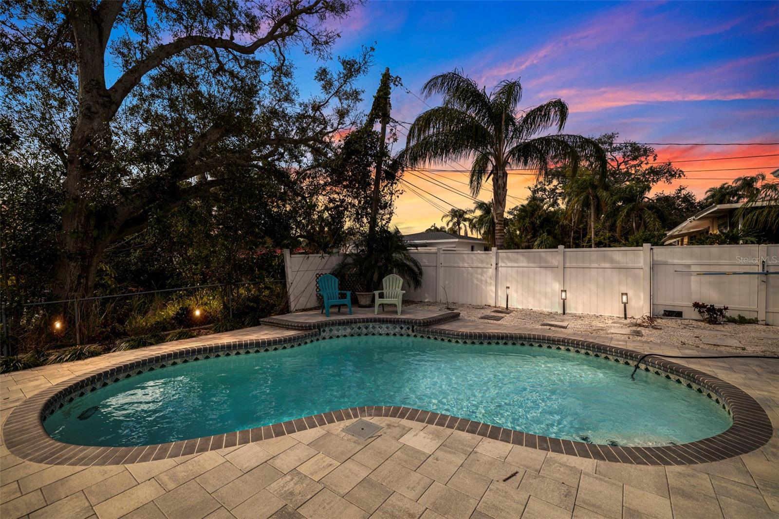 3282 HONEYSUCKLE ROAD