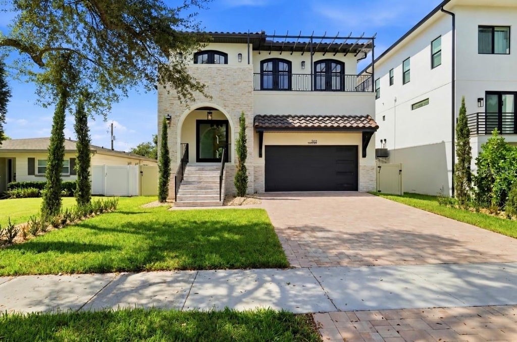 Photo of 502 E Davis Boulevard, Tampa, FL 33606 (MLS # TB8556090)