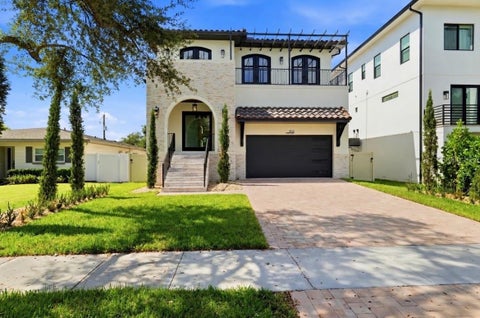 Photo of 502 E Davis Boulevard, Tampa, FL 33606 (MLS # TB8556090)