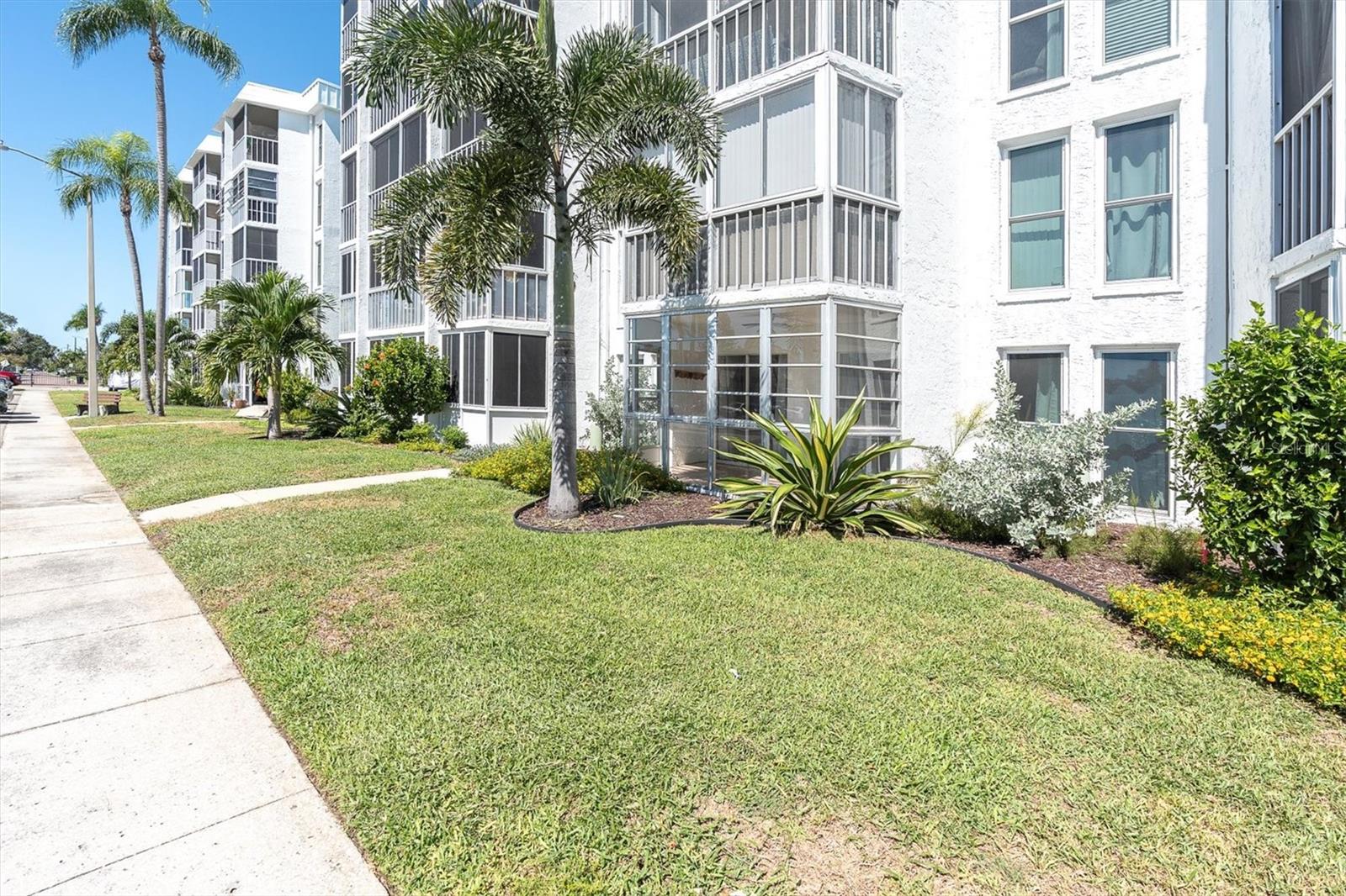 MOORINGS OF MAXIMO CONDO - Residential